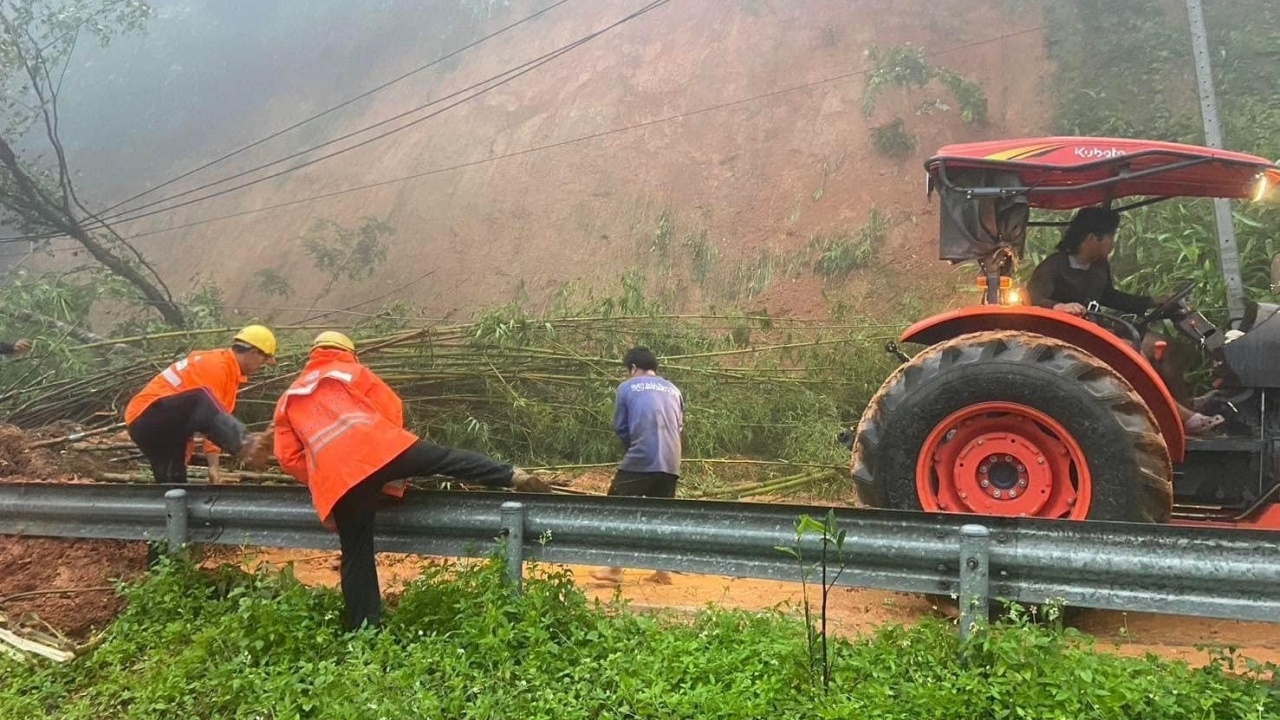 พ่อเมืองเชียงใหม่ สั่งระดมทีมกู้ภัย เร่งค้นหาผู้สูญหายเหตุดินสไลด์ อ.แม่อาย