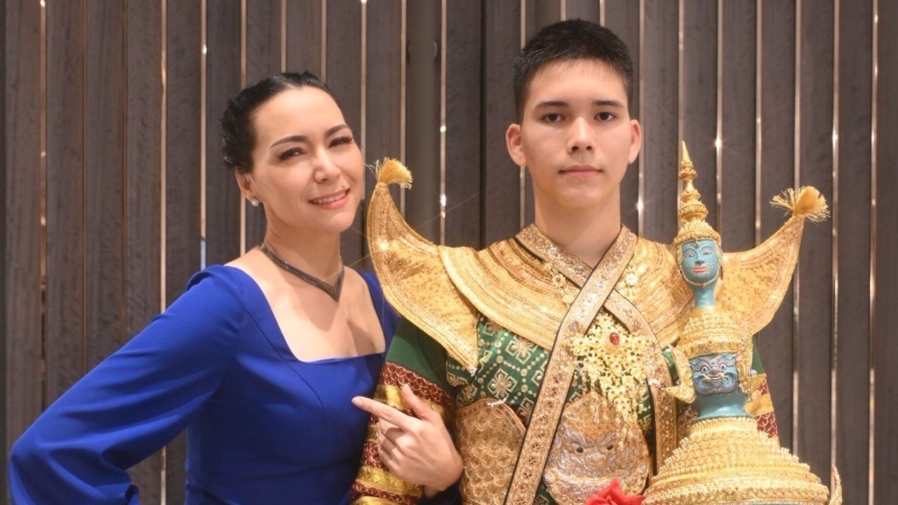 ลูกไม้หล่นใต้ต้น มาโก้ ลูกชาย ลอร่า ศศิธร เก่งได้แม่ รับบททศกัณฐ์ ในงานแสดงโขน