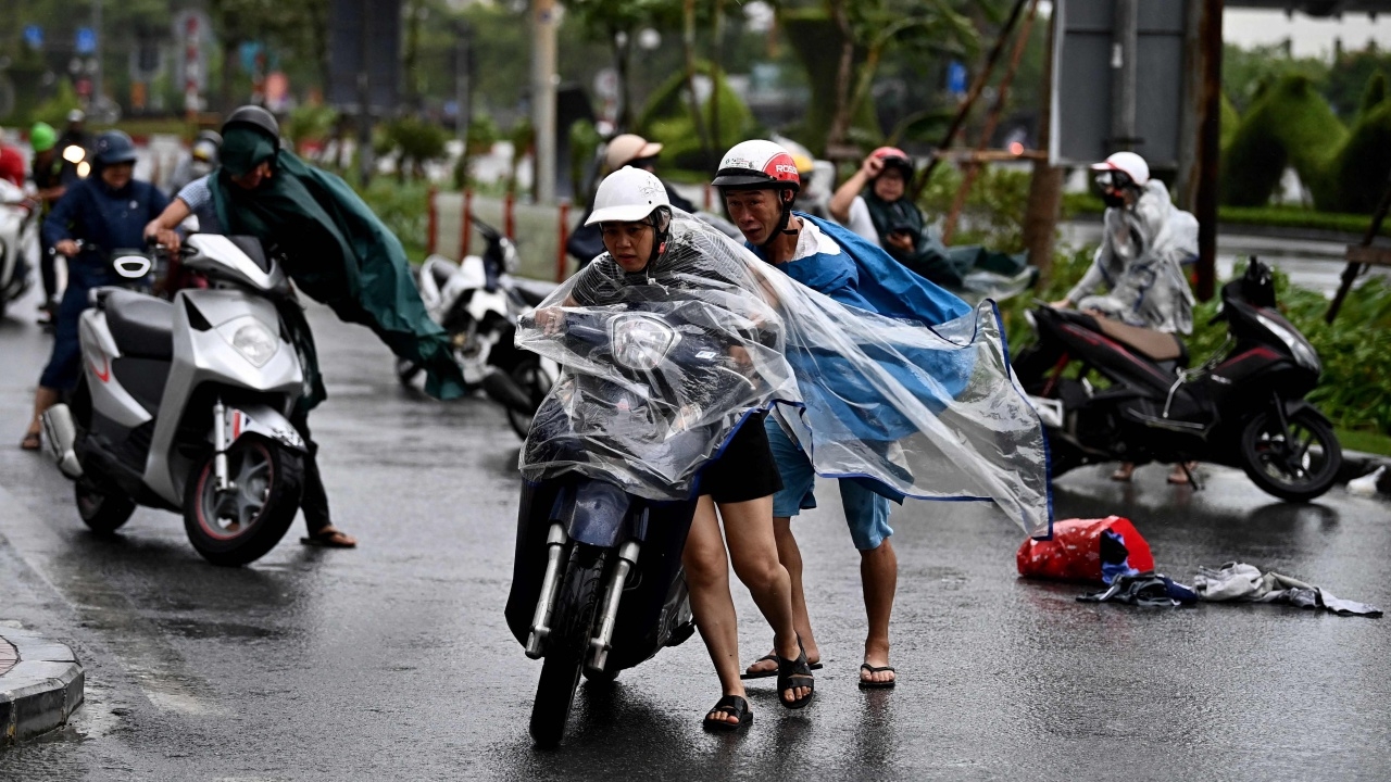 ไต้ฝุ่นยางิไม่แผ่วเคลื่อนออกจากจีน มุ่งหน้าสู่เวียดนามวันนี้ (คลิป)