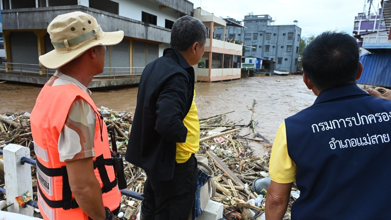 ปลัด มท. ลงพื้นที่เชียงราย ติดตามสถานการณ์น้ำท่วม 