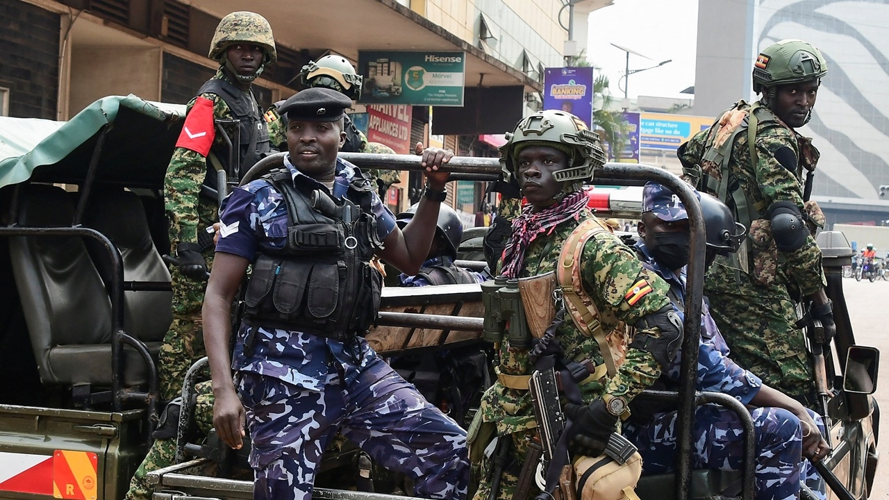 ยูกันดาจับหมอชาวบ้าน พบกะโหลกมนุษย์ 24 กะโหลก โยงสังเวยมนุษย์