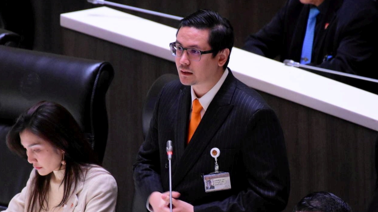 “โรม” ชี้ อะไรที่ไม่เคยเห็นก็ได้เห็น เพื่อไทย-ประชาธิปัตย์จ่อจับมือร่วมรัฐบาล