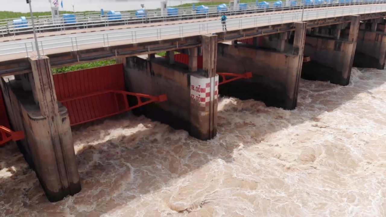 เขื่อนเจ้าพระยา คงการระบายน้ำ 1,500 ลบ.ม./วินาที รอรับมวลน้ำจากพายุ "ยางิ"