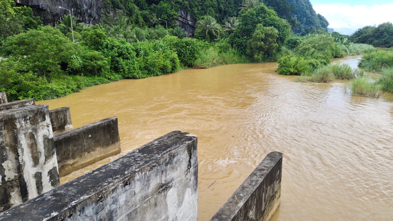 อุตุฯ เตือนพื้นที่เสี่ยงภัย 6 จังหวัด "ภาคใต้" เฝ้าระวังฝนตกหนัก-น้ำป่าไหลหลาก