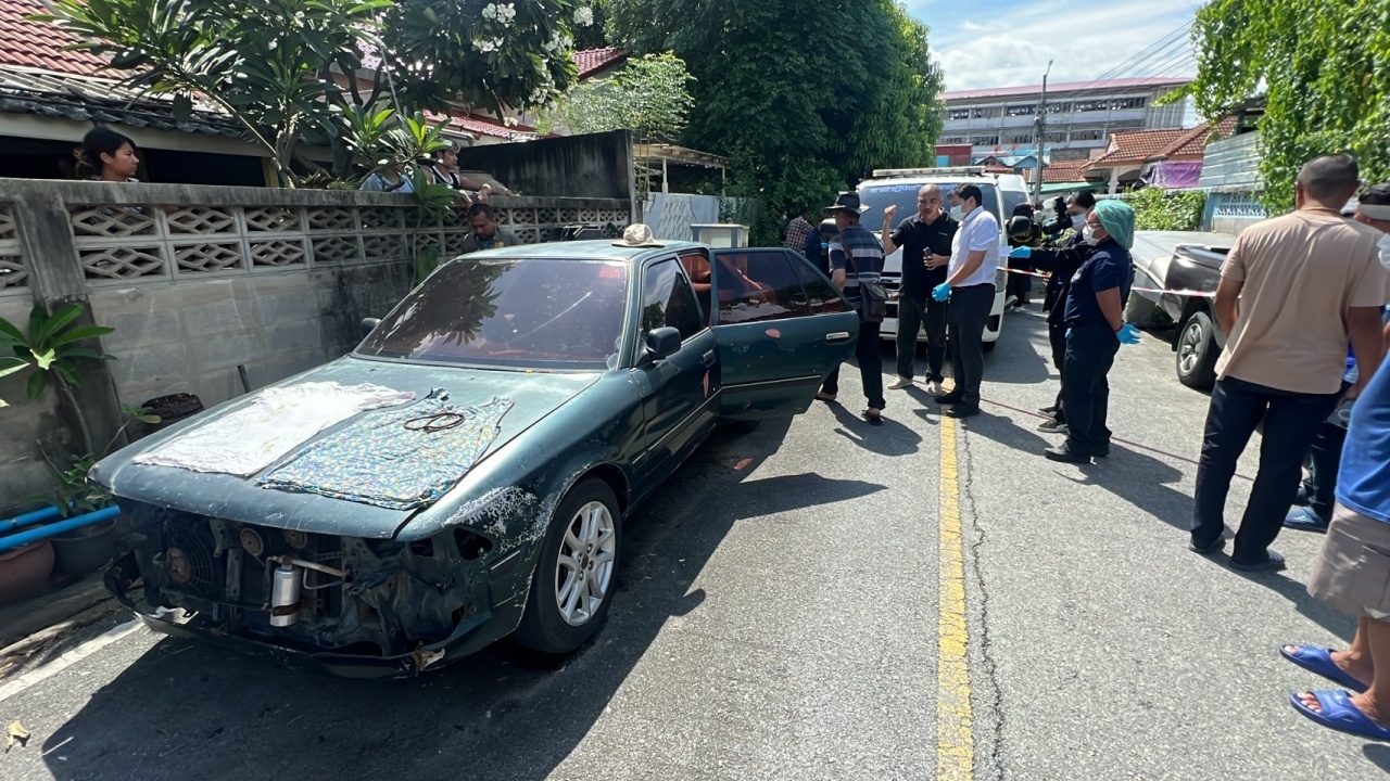 เจ้าของรถผงะ พบศพยายวัย 85 ปี นอนเสียชีวิตคาเก๋ง บอกเพิ่งเจอเมื่อวาน