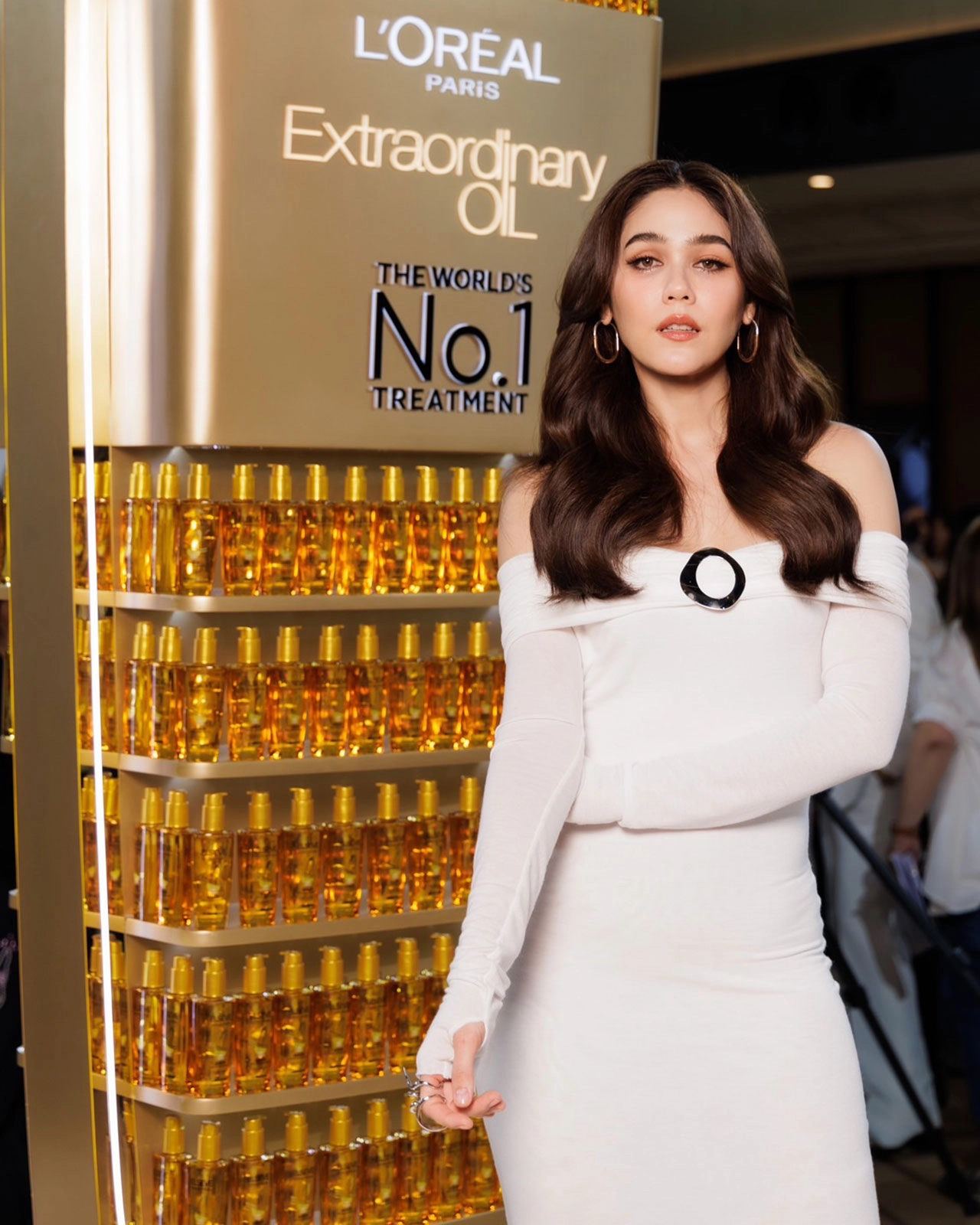 สวยสะกด! ฮันโซฮี ลัดฟ้ามางาน L’Oreal Paris Elseve Extraordinary Oil