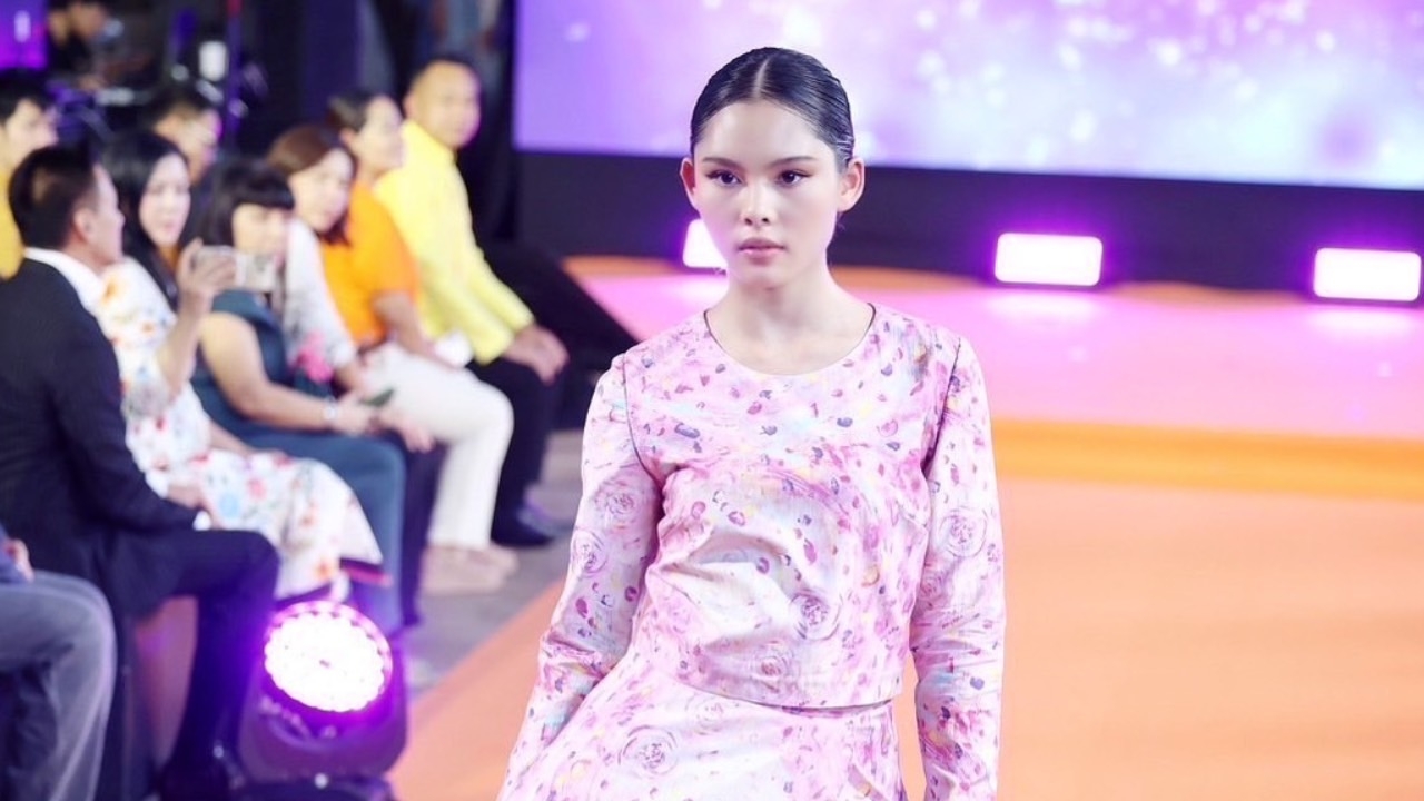 สวยสะกดตา "สาลี่ ชนิดาภา" รอง 2 Next U ร่วมเดินแบบการกุศล เฉลิมฉลอง 50 ปี