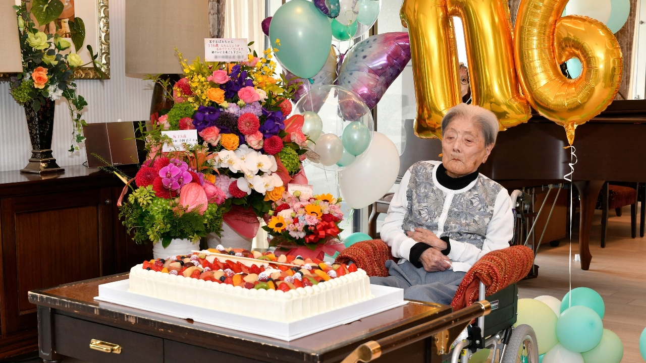 คุณทวดญี่ปุ่น 116 ปี คว้าสถิติ "อายุยืนที่สุดในโลก" เผยชอบกินกล้วย เดินขึ้นภูเขา