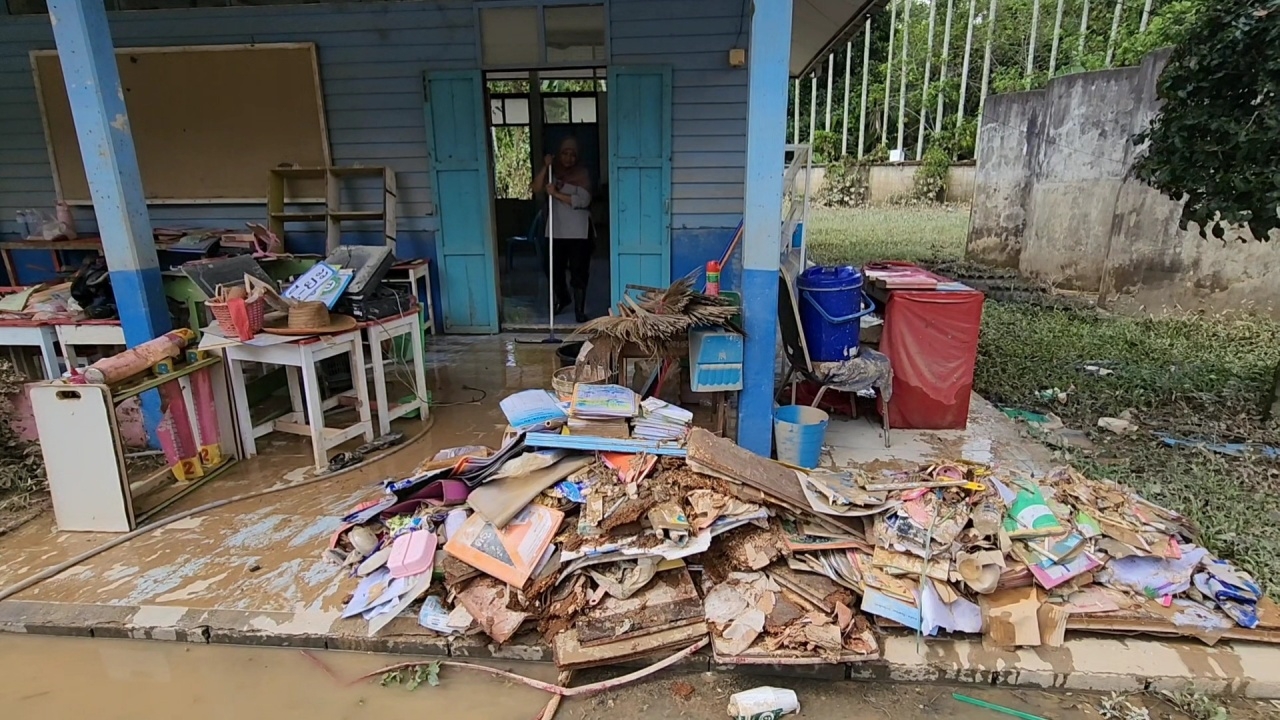 "น้ำท่วมยะลา" คลี่คลายแล้ว 8 อำเภอ "โรงเรียนบ้านหน้าถ้ำ" กระทบหนักสุด