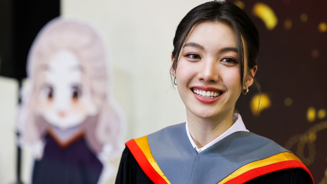 เปิดของขวัญที่แฟนคลับมอบให้ ออม กรณ์นภัส ถูกเปย์หลักล้านในวันรับปริญญา