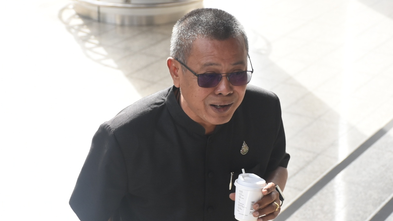 "ทนายอาคม" ยื่นหลักทรัพย์ 5 แสนบาท ขอปล่อยตัวชั่วคราว "เดือน" เมียทนายตั้ม