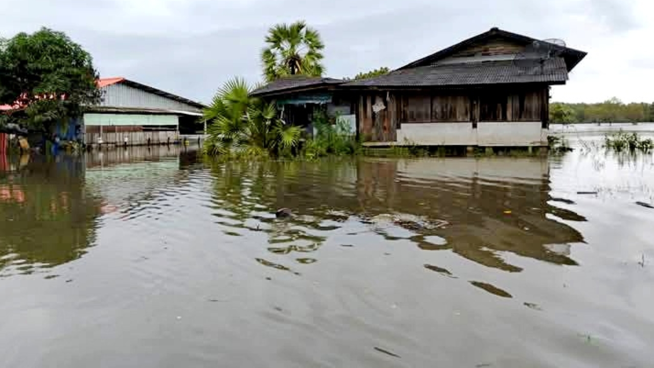 ยังวิกฤติ น้ำท่วมสงขลา เดือดร้อนกว่า 117,000 ราย เสียชีวิต 2 ศพ