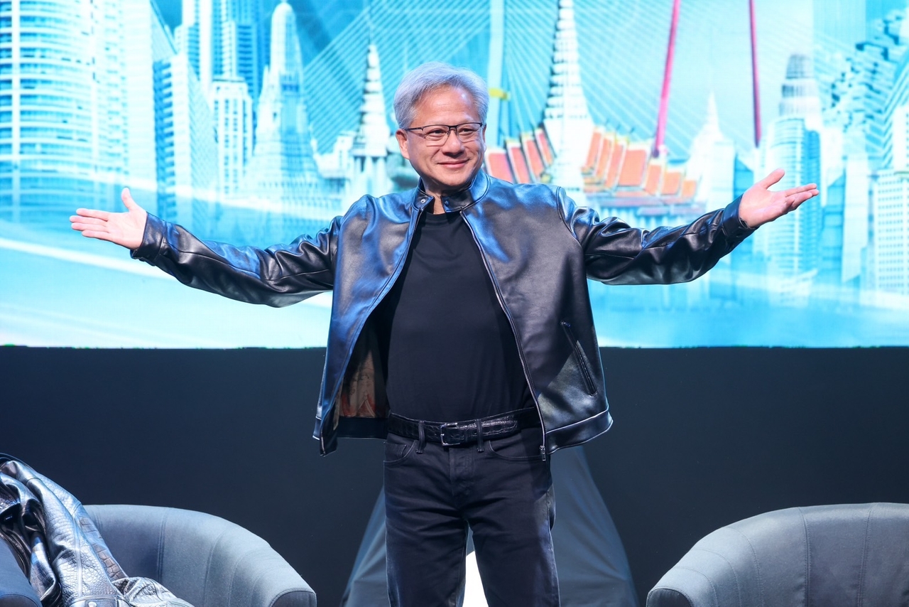 เจาะทุกประเด็นเบื้องหลัง “เจนเซ่น หวง” NVIDIA เยือนไทย ทำไมอยากช่วยไทยสร้าง AI ของตนเอง 