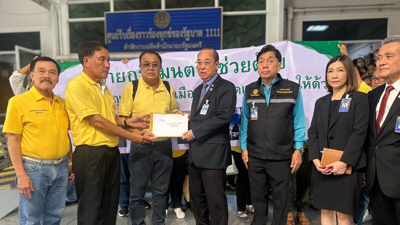 ชาวบ้านแม่สอดบุกนายกฯ แก้ไขปัญหาขยะล้นเมือง ชาวบ้านแม่สอดบุกนายกฯ แก้ไขปัญหาขยะล้นเมือง