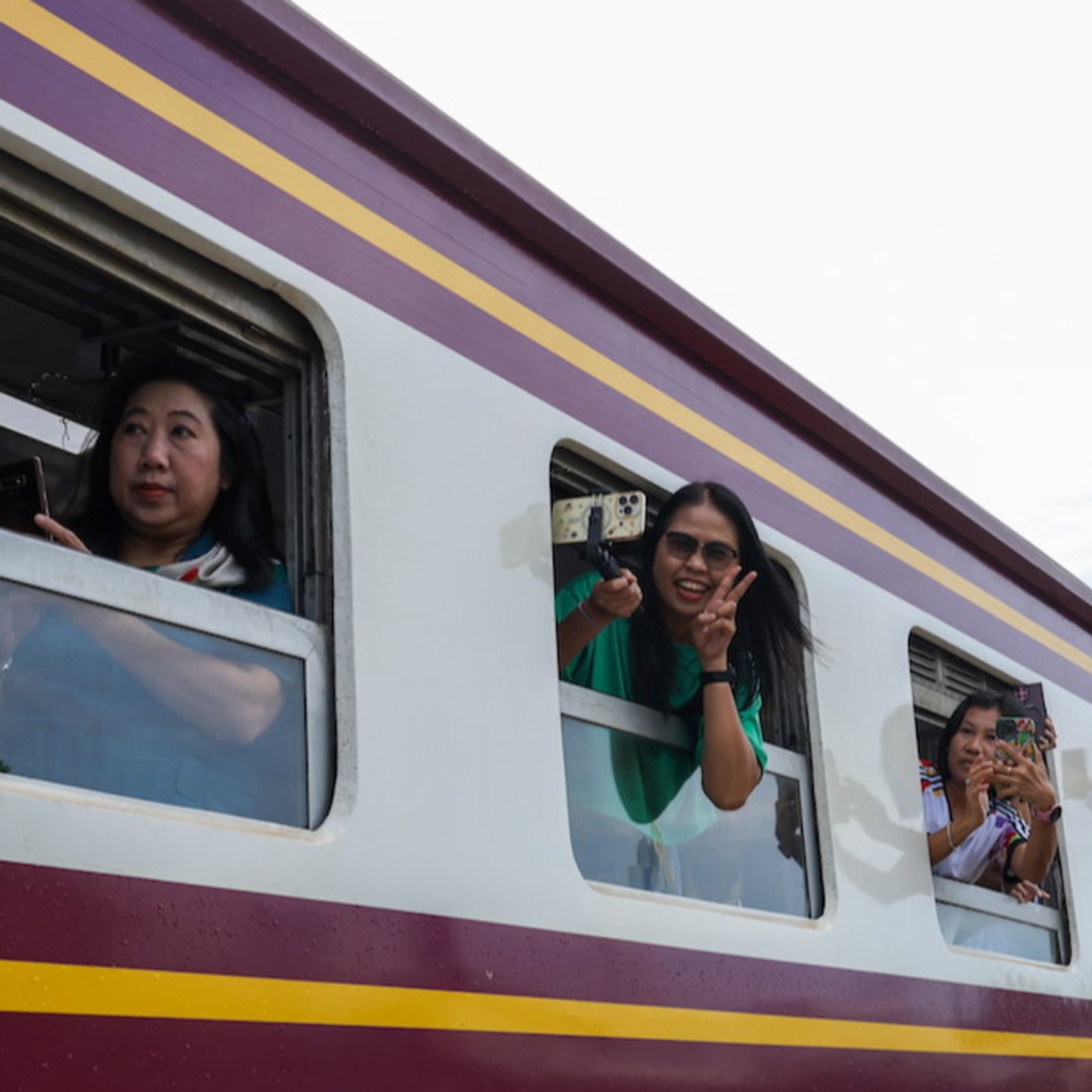 สั่งรถไฟฯ เฝ้าระวังน้ำท่วมใต้ พร้อมช่วยเหลือประชาชน ตลอด 24 ชม.