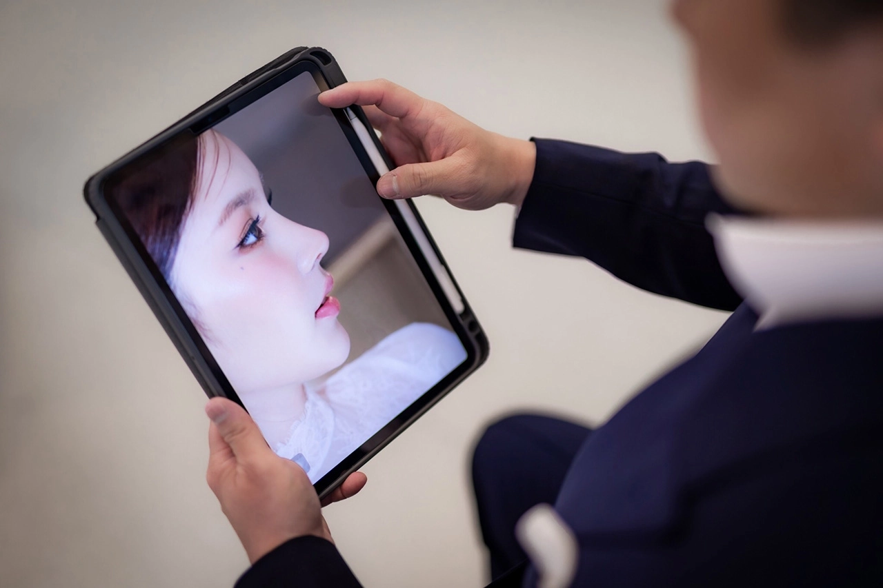 รู้จักคุณหมอวีรกานต์ EMMA CLINIC ศัลยแพทย์ตกแต่งเทคนิคจมูกโอเพ่นกระดูกซี่โครง