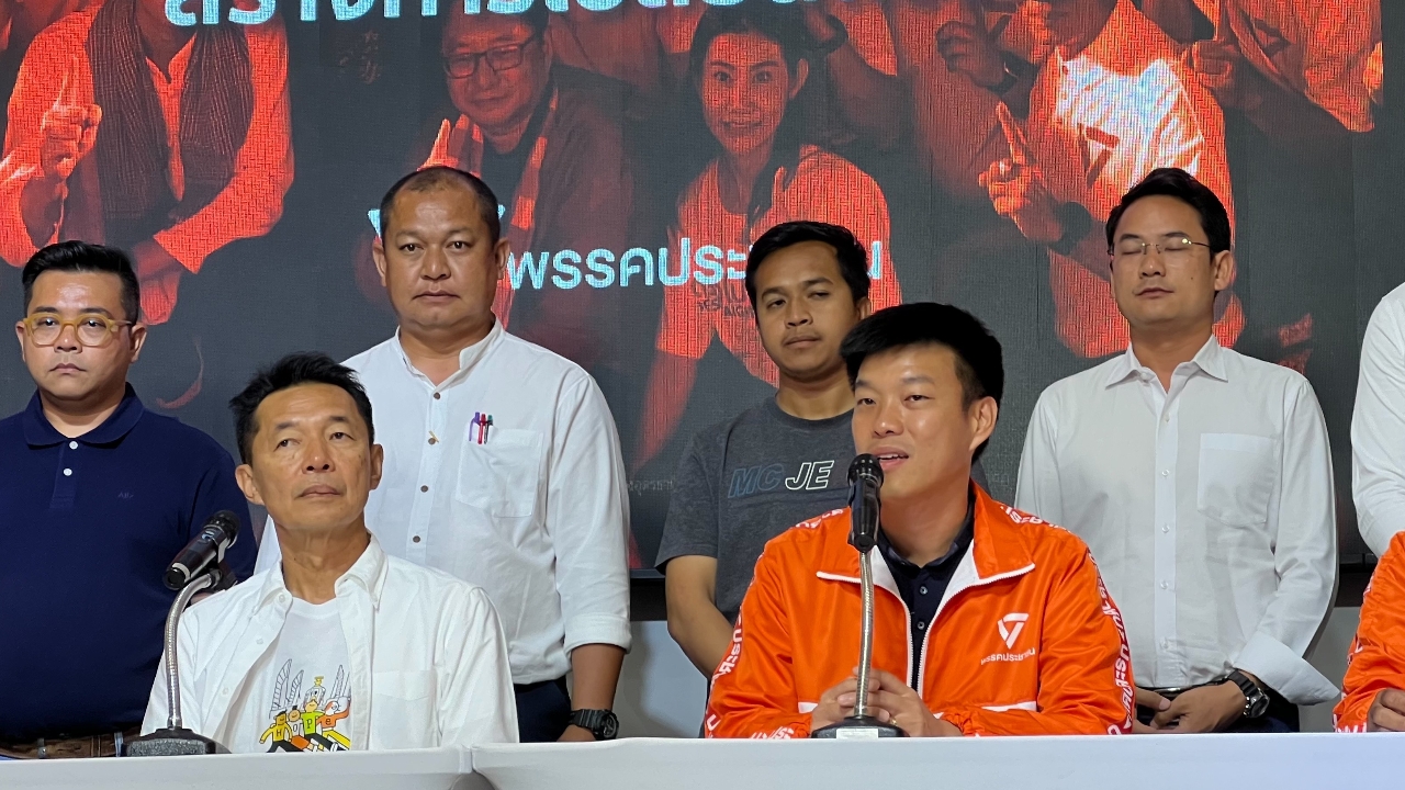 “คณิศร ยอมรับแพ้เลือกตั้งนายก อบจ.อุดรฯ แต่ยังมั่นใจ”[embed]https://www.youtube.com/watch?v=D5NkiczPuIc[/embed]