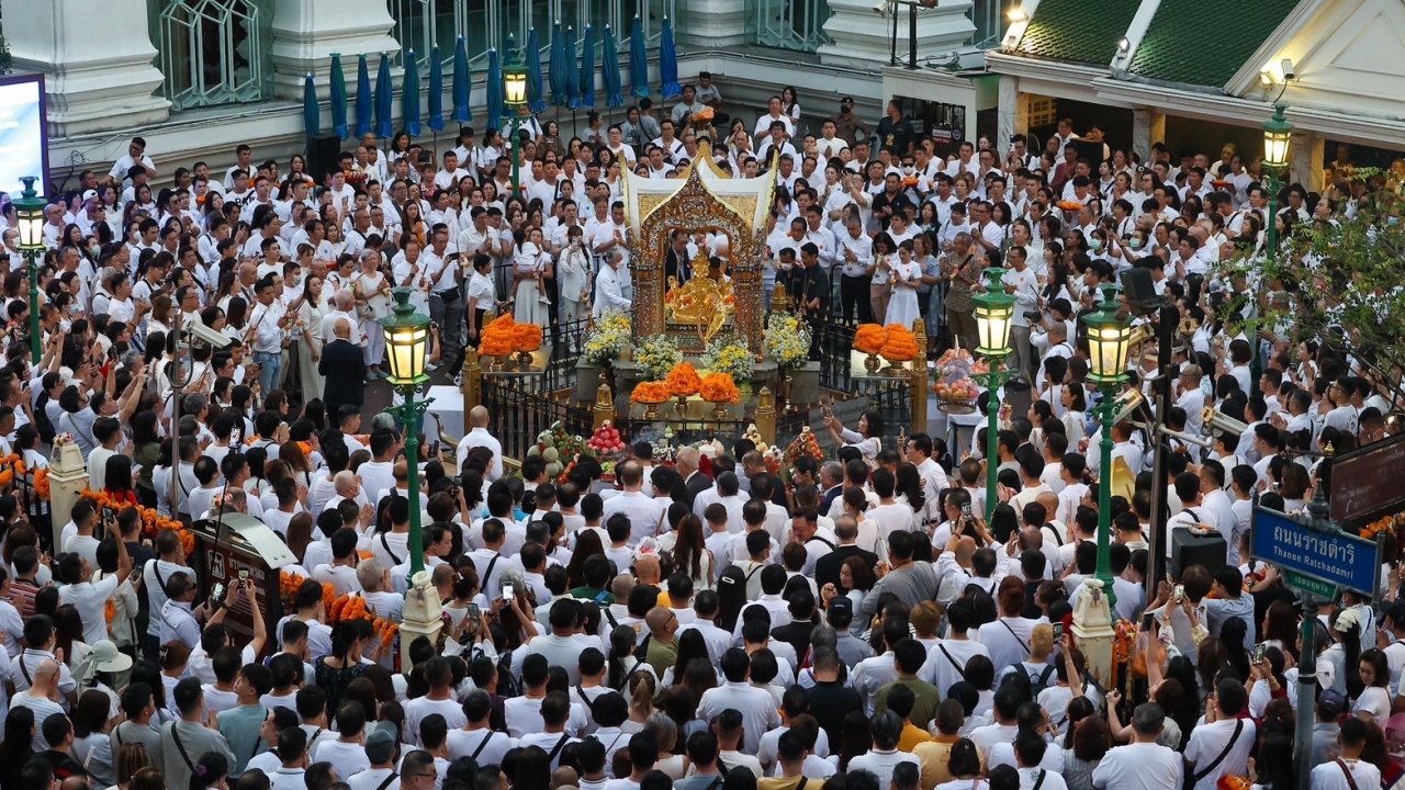 เปิดภาพชาวไทย-ต่างชาติ แห่ร่วมพิธีครบรอบ 68 ปี "วันเกิดพระพรหมเอราวัณ"