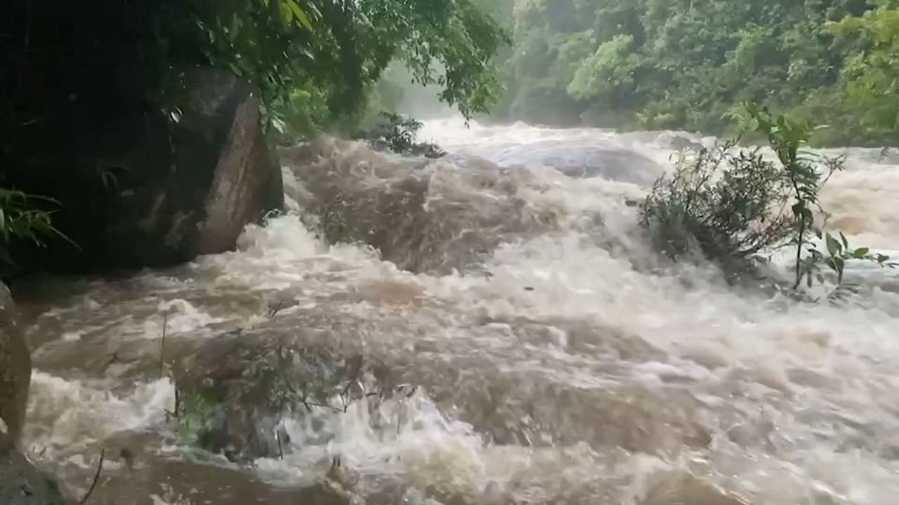 ฝนถล่มภาคใต้! ปิดอุทยานเขาหลวงน้ำตกพรหมโลก