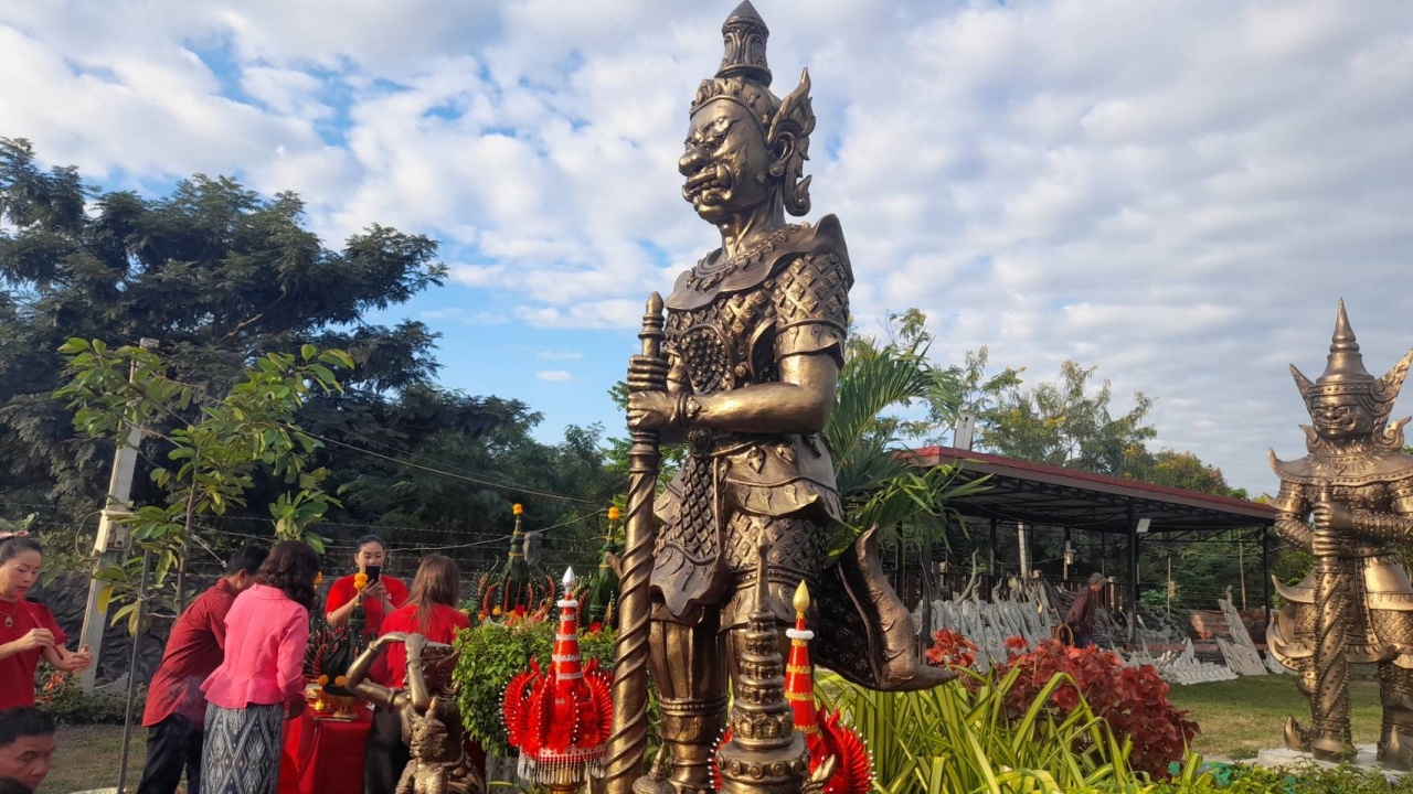 คุณยายตะลึง ส่องธูปแก้บน "ท้าวเวสสุวรรณ" ได้ "เลขเด็ดงวดนี้" ตรงเลขในฝัน