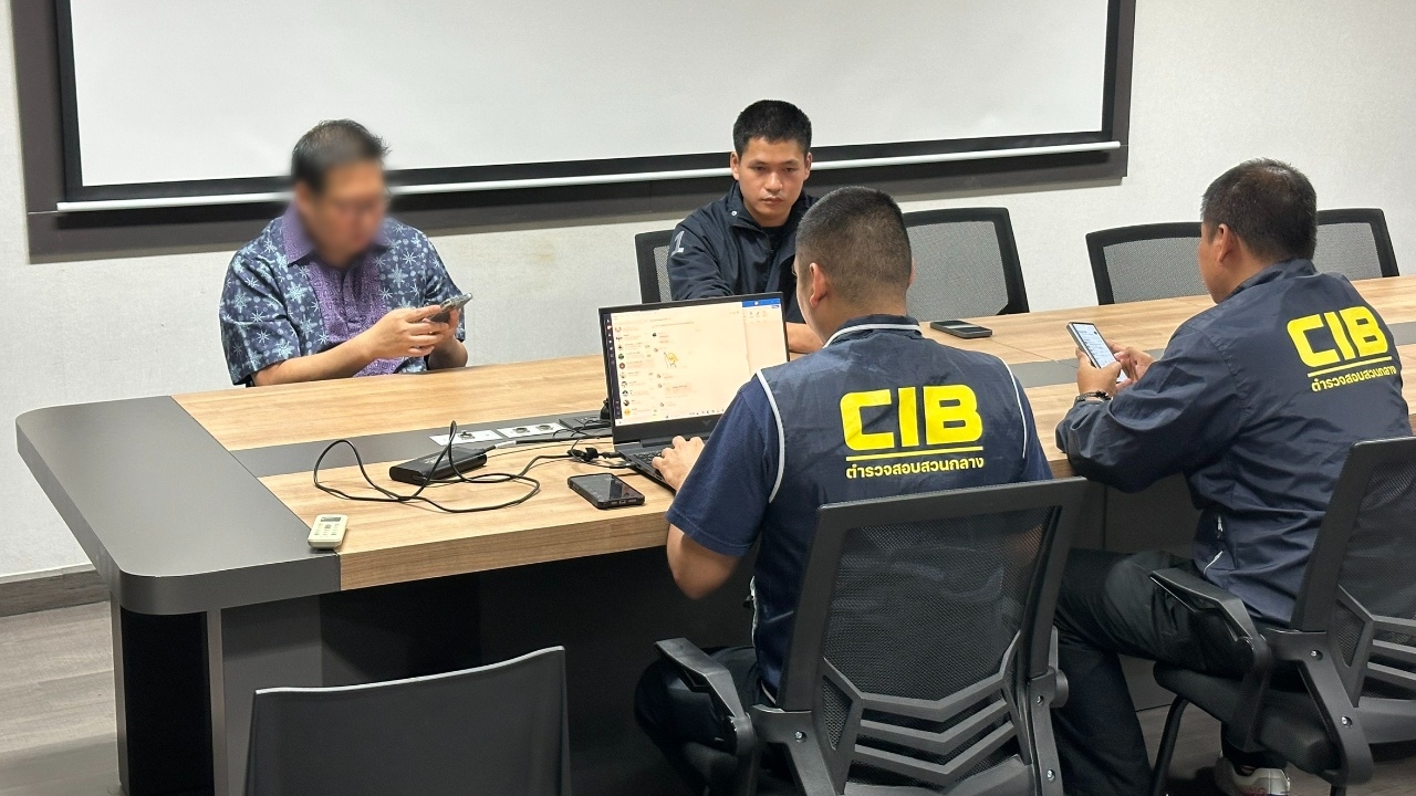 รวบแล้ว "ตี่ลี่ฮวงจุ้ย” ตุ๋นคนซื้อวัตถุมงคลแก้เคล็ด เจ้าหน้าที่นำตัวตรวจค้นบ้านพัก