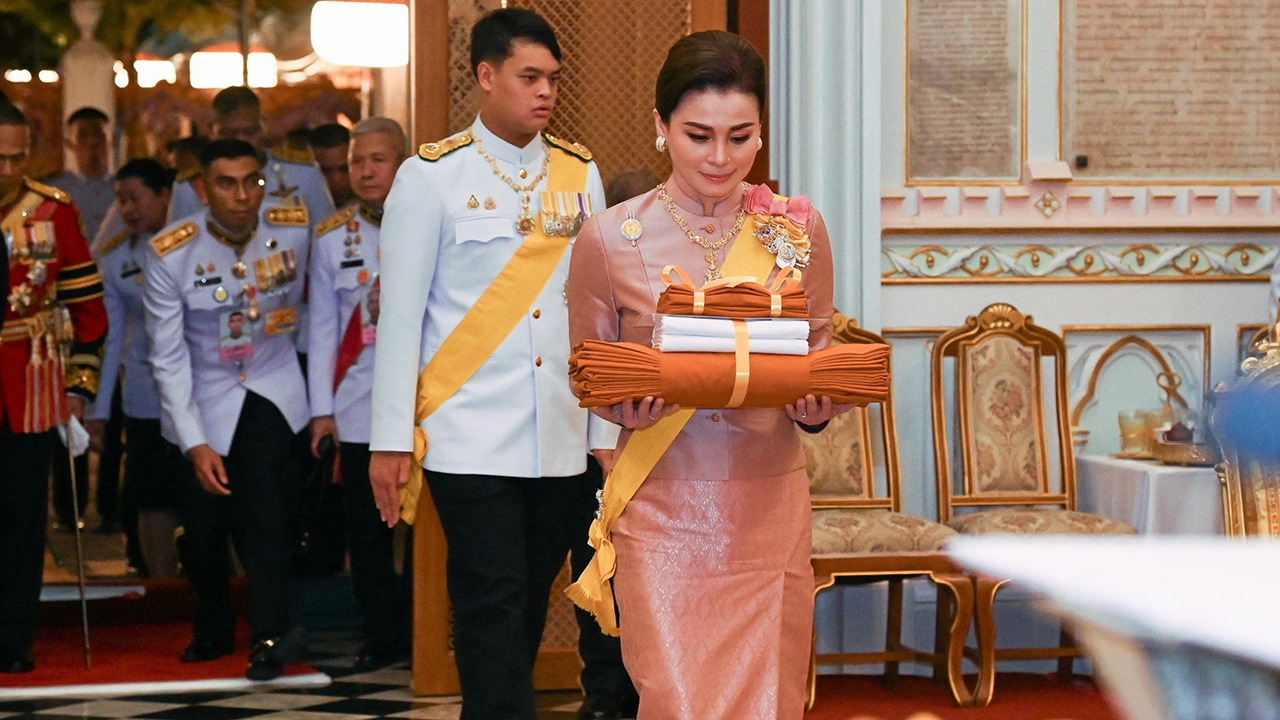 พระราชินี เสด็จฯ แทนพระองค์ ไปในการพระราชพิธีทรงบำเพ็ญพระราชกุศลถวายผ้าพระกฐิน