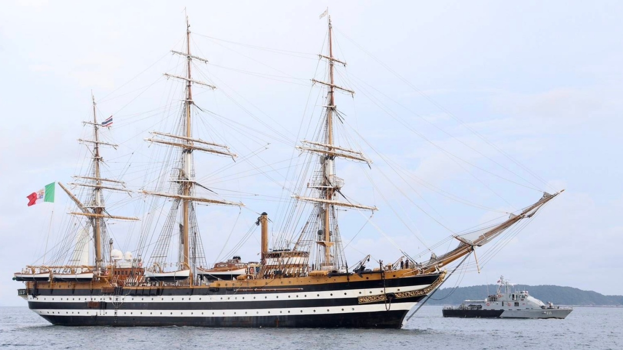 เรือใบที่สวยที่สุดในโลก "Amerigo Vespucci" ถึงภูเก็ตแล้ว ทรภ.3 คุ้มกันความปลอดภัย