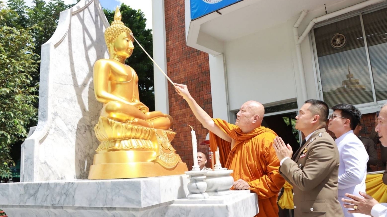 Wang Thong Lang Police Station unveils “Buddha Chayanan” statue