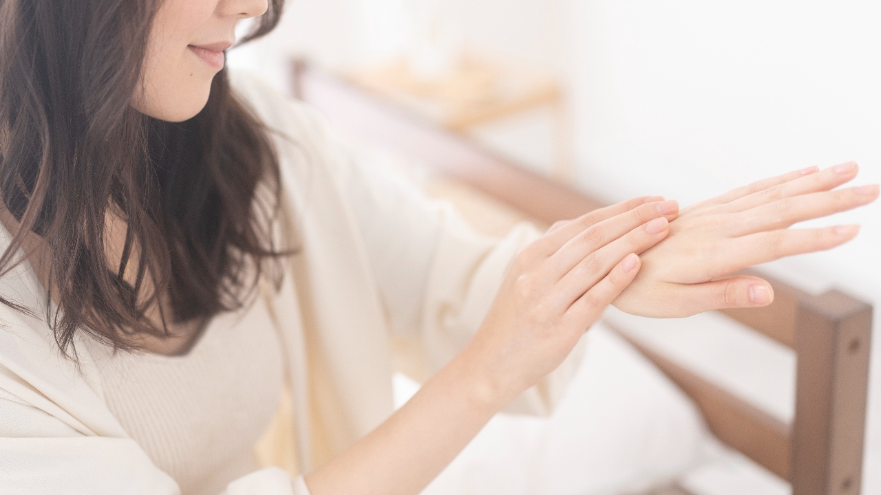 อย่าปล่อยให้หน้าตึงแต่มือเหี่ยว ดูแลสุขภาพผิวมืออย่างไรให้เนียนนุ่มอ่อนวัย