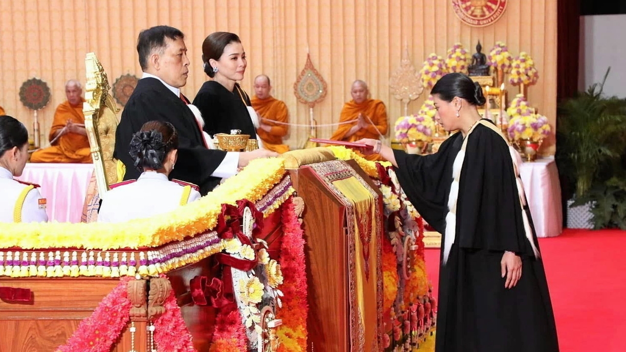 เจ้าฟ้าสิริวัณณวรีฯ ทรงเข้ารับพระราชทานปริญญาดุษฎีบัณฑิตกิตติมศักดิ์ สาขาศิลปะการออกแบบพัสตราภรณ์