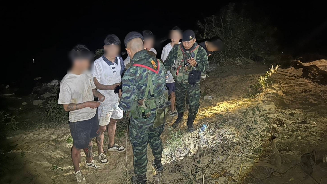 ทหารจับ 5 ชาวจีนลอบข้ามเมียวดี มาแม่สอด เมียนมานัดส่งเหยื่อค้ามนุษย์ 61 คนวันนี้