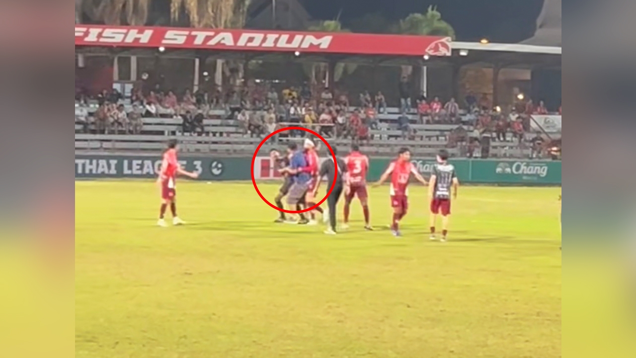 ทำไปเพื่ออะไร "สตาฟฟ์ทีมดังไทยลีก 3" ปรี่ทำร้ายผู้ตัดสิน หลังทีมแพ้เฉียดฉิว (คลิป)