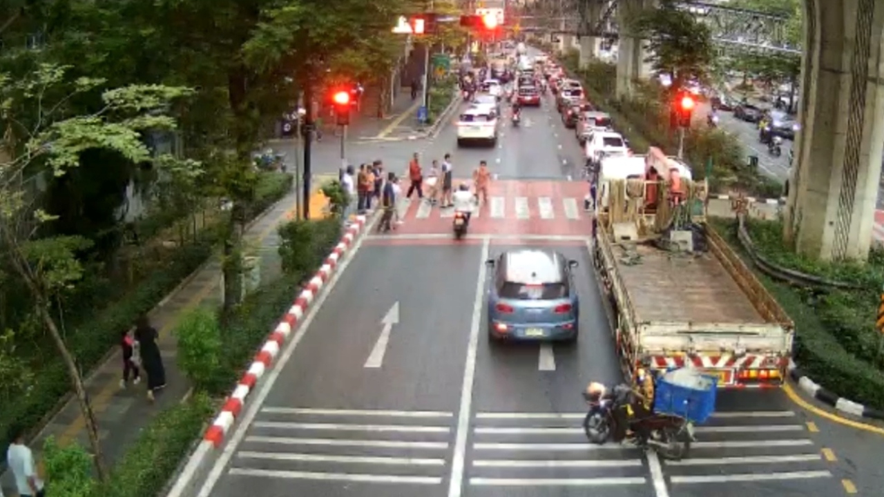 จุดจบ "มอไซค์หัวร้อน" ไล่ชนคนทางม้าลาย โดนข้อหาอ่วม ตัดพ้อ สำนึกผิดแล้ว