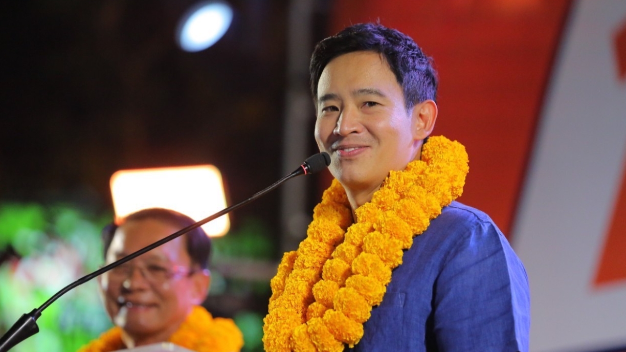 “พิธา” ลุยหาเสียงจันทบุรี ลั่นไม่กลัวคู่แข่ง-“ธนาธร” แฉ เอกสารแนะนำตัว อบจ.ส้ม มีปัญหา