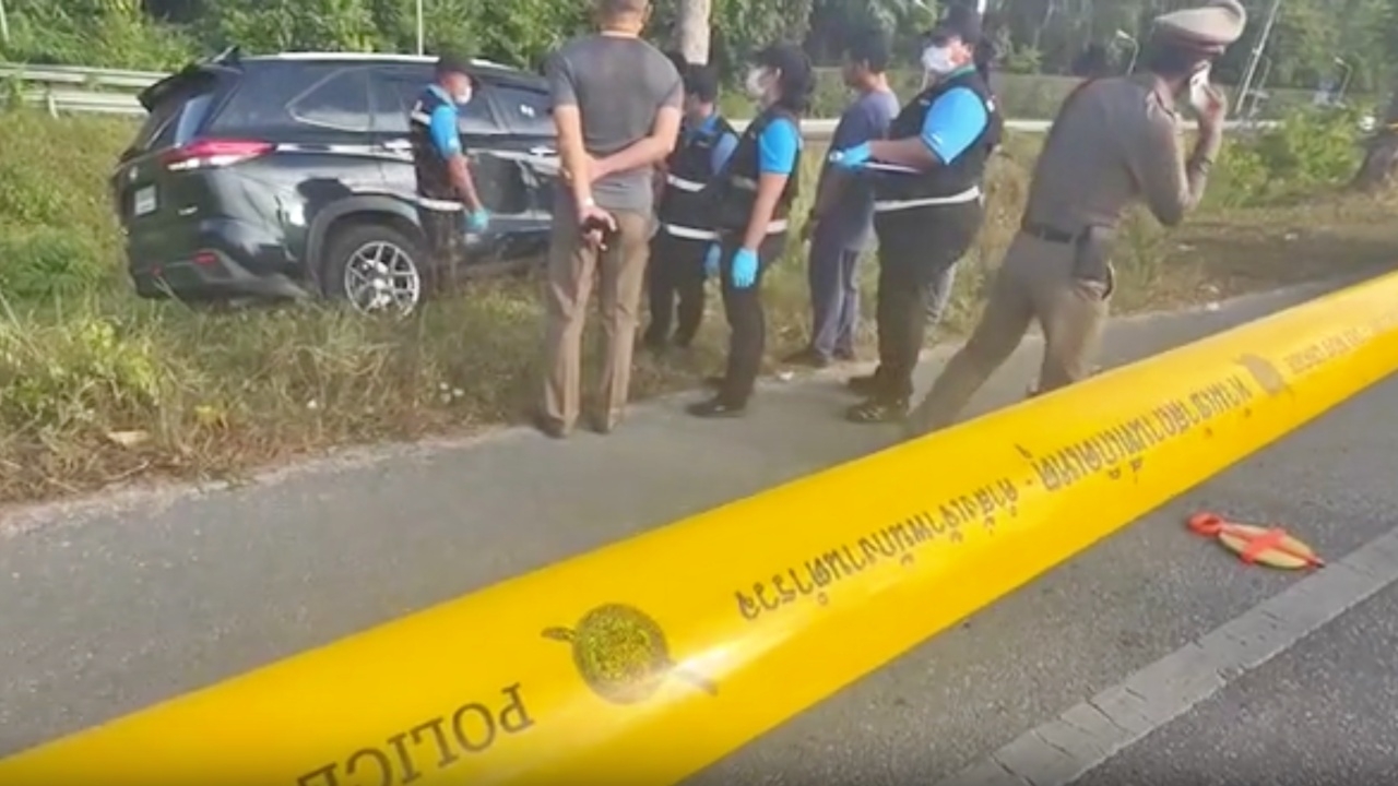 เมียชักปืนยิงผัว ทนไม่ไหวบีบคอในรถ ก่อนเสียหลักตกข้างทาง วิ่งขอชาวบ้านช่วย