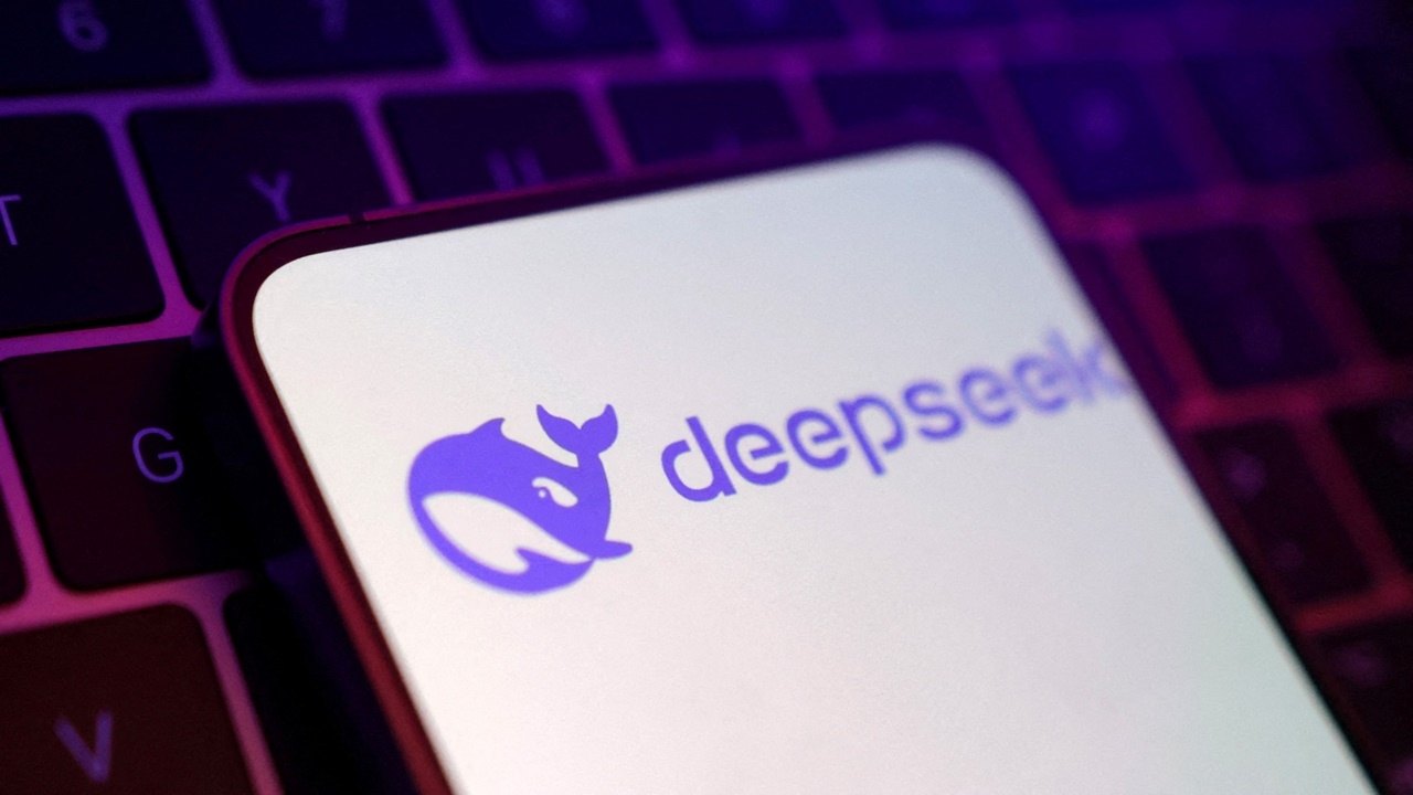 DeepSeek แชทเอไอจีน ยอดโหลดแซงทุกคู่แข่ง ทำหุ้น บ.ไอทีสหรัฐฯ ร่วง
