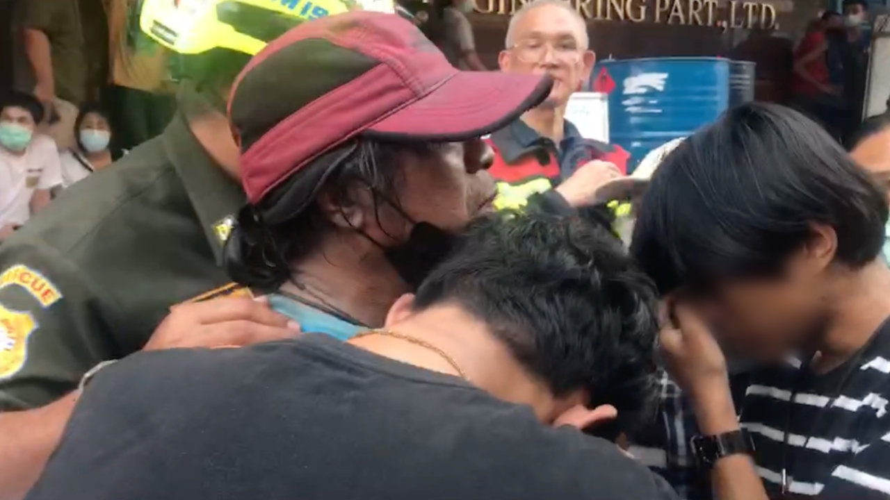 รอดปาฏิหาริย์ พบผู้สูญหายเหตุไฟไหม้อาคาร 3 ชั้น หลบอยู่บนแท้งค์น้ำดาดฟ้า