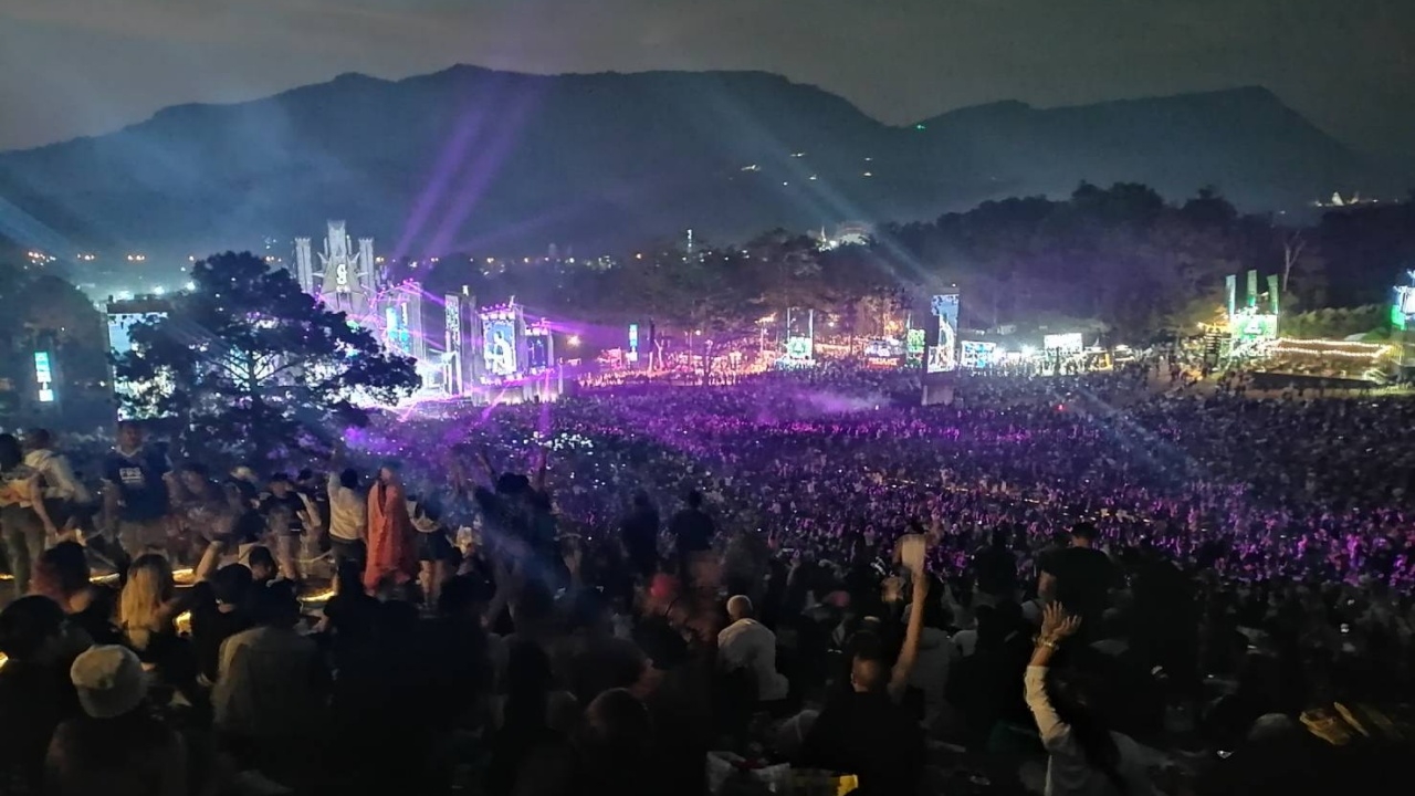 "ร็อคเมาเท่น" กระหึ่มเขาค้อ ปลื้มจัดการขยะ ฉีดล้างถนนสายหลัก