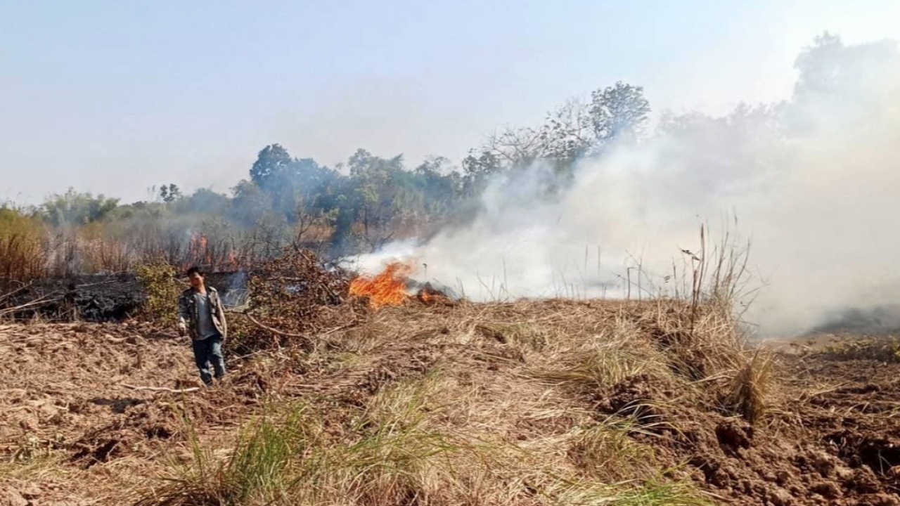 ลดฝุ่น PM 2.5 “อนุทิน” สั่งผู้ว่าฯ-นายอำเภอเข้มสกัดการเผา ใครฝ่าฝืนดำเนินคดี