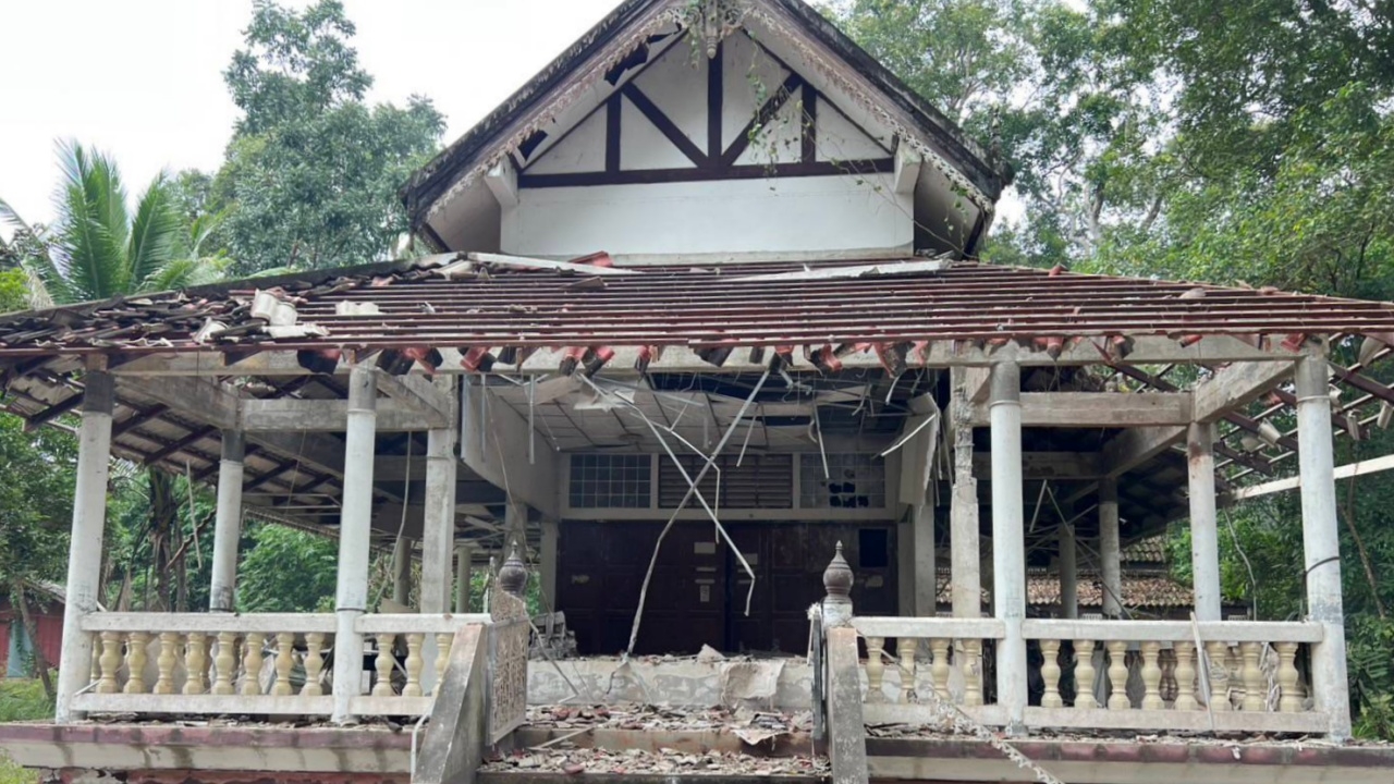 คนร้ายลอบวางระเบิด ใต้ฝ้าเพดานศาลาปฏิบัติธรรม ที่นราฯ ทหารพรานเจ็บ 7 นาย