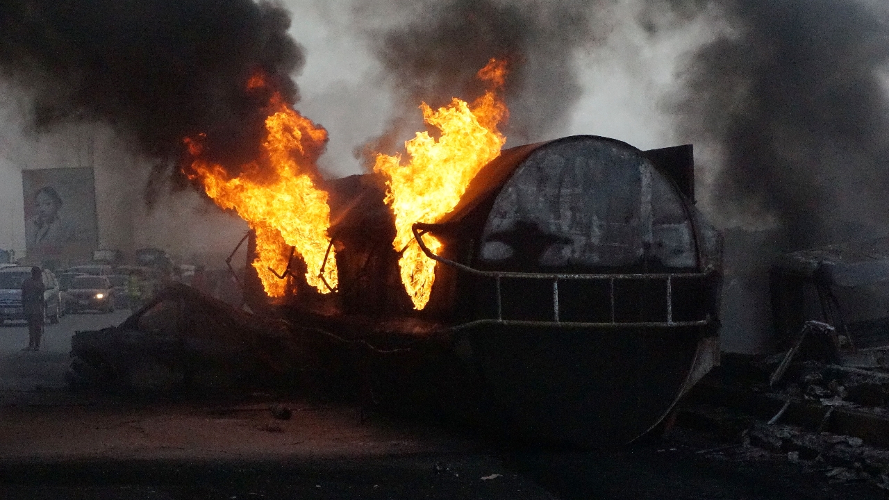 รถบรรทุกน้ำมันระเบิดที่ไนจีเรีย ชาวบ้านนับร้อยถูกไฟคลอก ดับ 86 ศพ