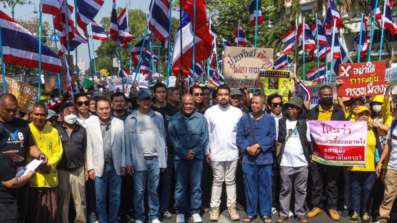 "จตุพร" พาคนบุกทำเนียบฯ จี้คดีนักโทษเทวดาชั้น 14 ค้านกาสิโน ขู่ลงถนน