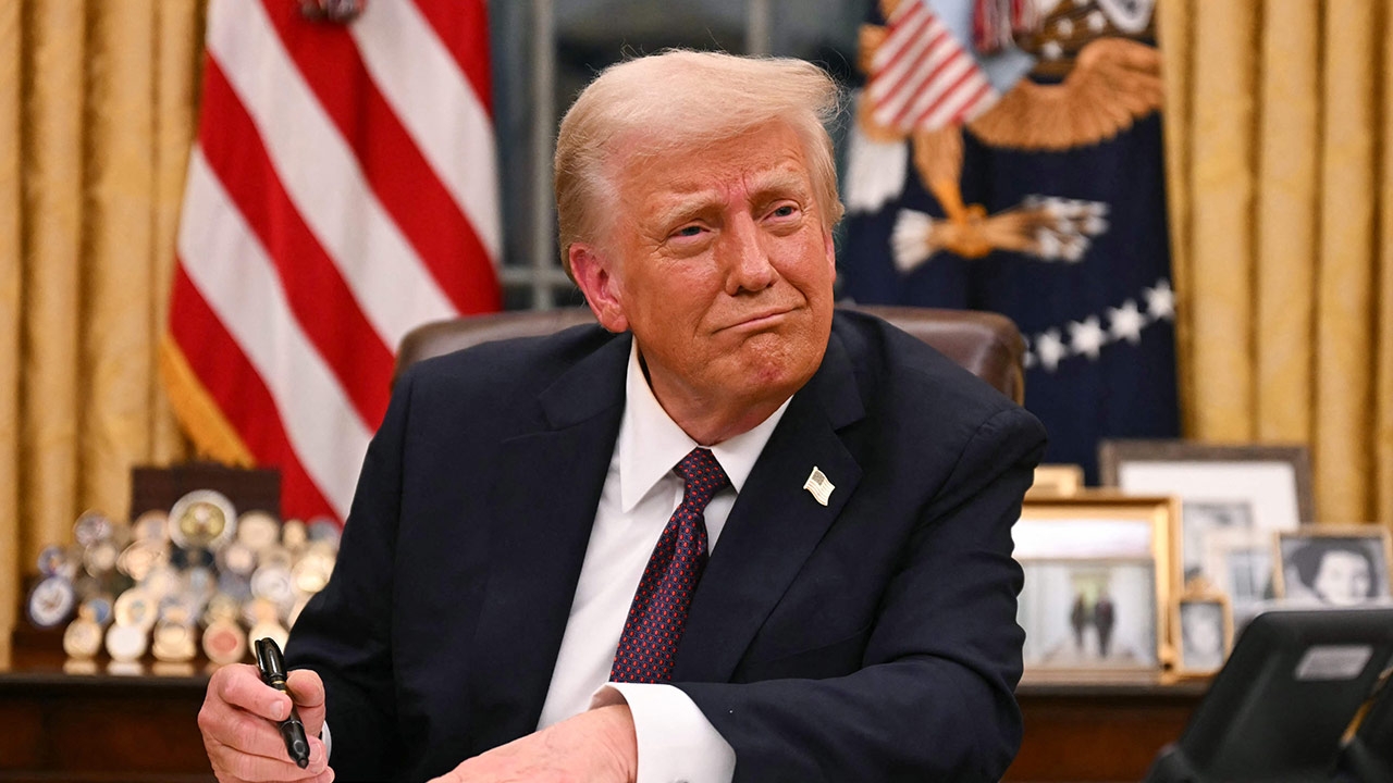 ทรัมป์ทำอะไรบ้างในวันแรกที่เข้าทำงานในทำเนียบขาว