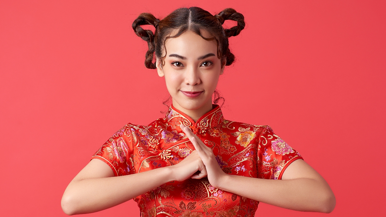 สีเสื้อมงคลตรุษจีน 2568 มีสีอะไรบ้าง ใส่แล้วเฮง เสริมสิริมงคลรับปีใหม่จีน