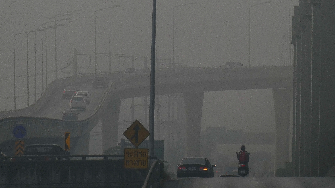 รัฐบาลสั่งทำห้องเรียนปลอดฝุ่น แนะผู้สูงอายุ งดออกจากบ้าน หลัง PM2.5 พุ่งสูง