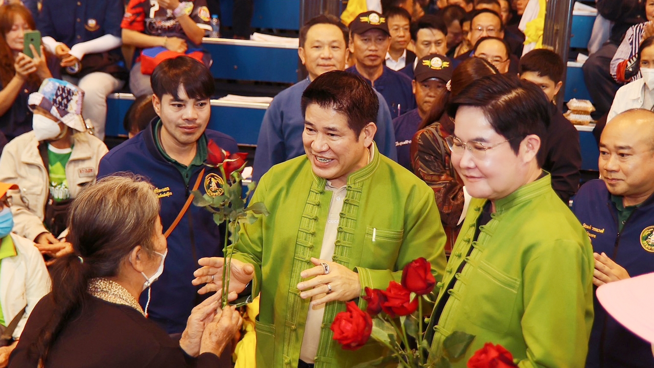 อัครา จับมือ ธรรมนัส ผนึกกำลัง แก้ปัญหา PM 2.5 ชวนลดและงดการเผาตอซังฟางข้าว