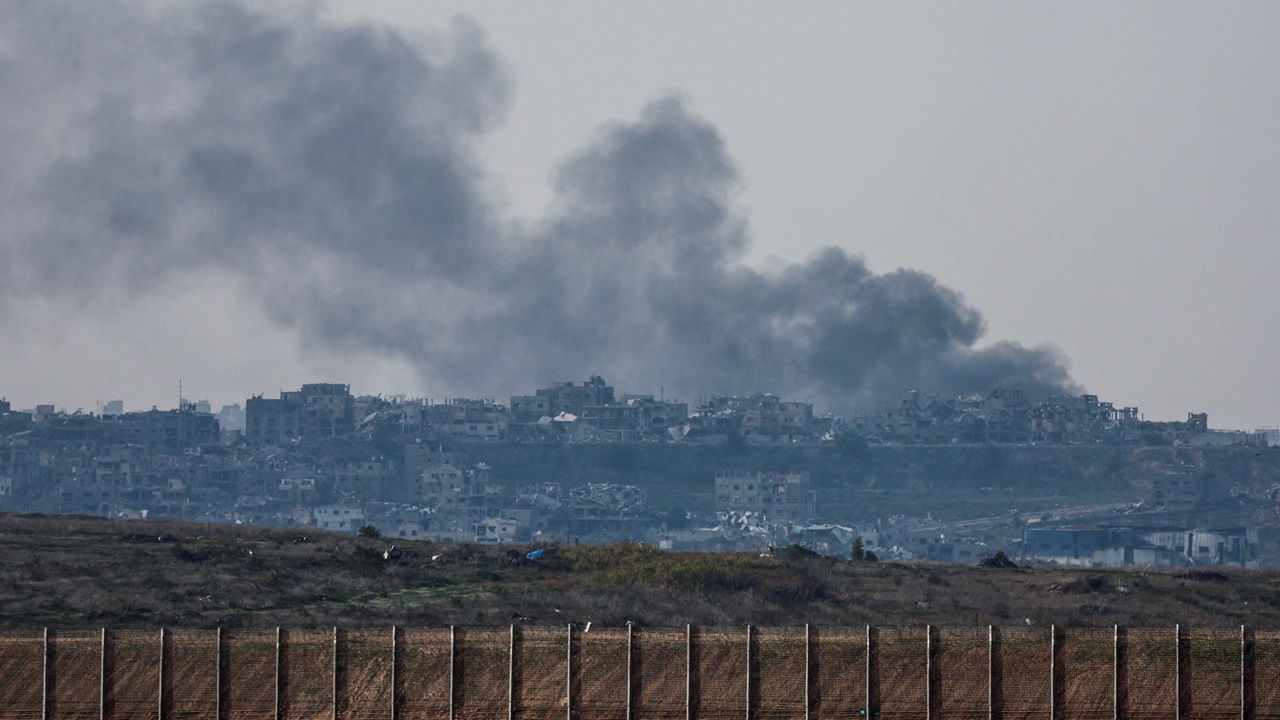 อิสราเอลเตรียมโหวตหยุดยิงในวันเสาร์ ถล่มกาซาทิ้งทวนดับ 83 ศพ