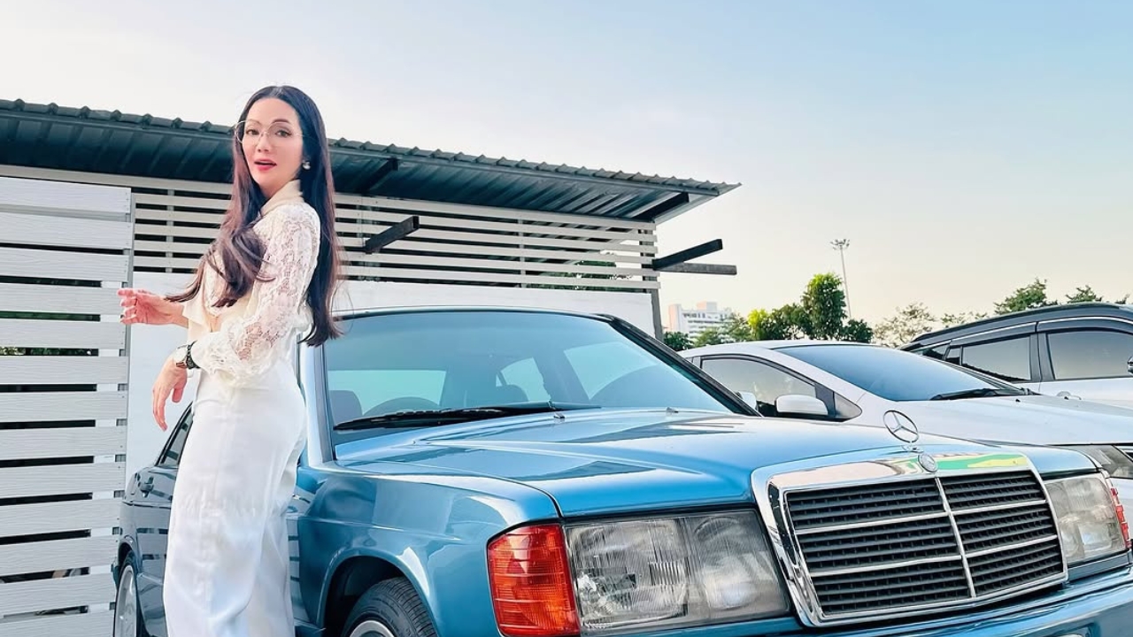 งวดนี้ไม่มีน้องกระดิ่ง อ๋อม สกาวใจ อวดรถปี 93 ชาวเน็ตแห่ส่องเลขทะเบียนรถ