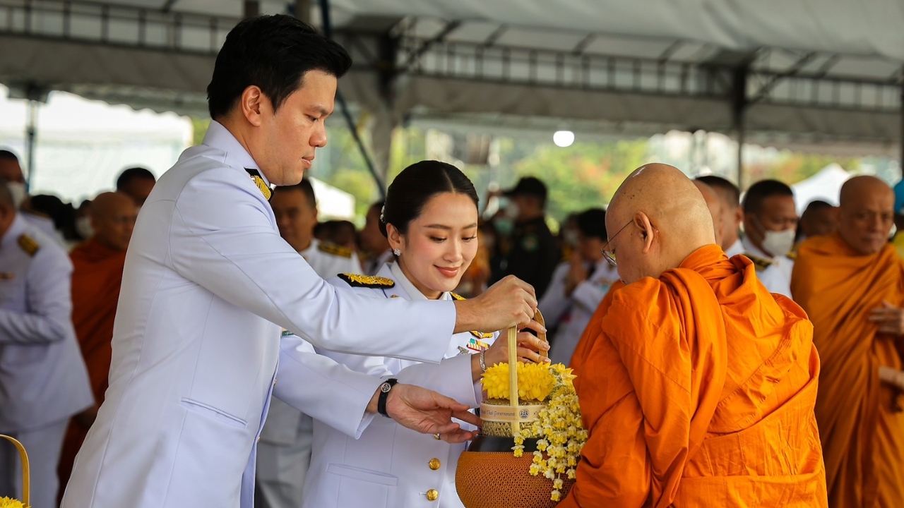 นายกฯ นำทำบุญ 5 ศาสนา เนื่องในพระราชพิธีสมมงคลเฉลิมพระเกียรติ ร.10