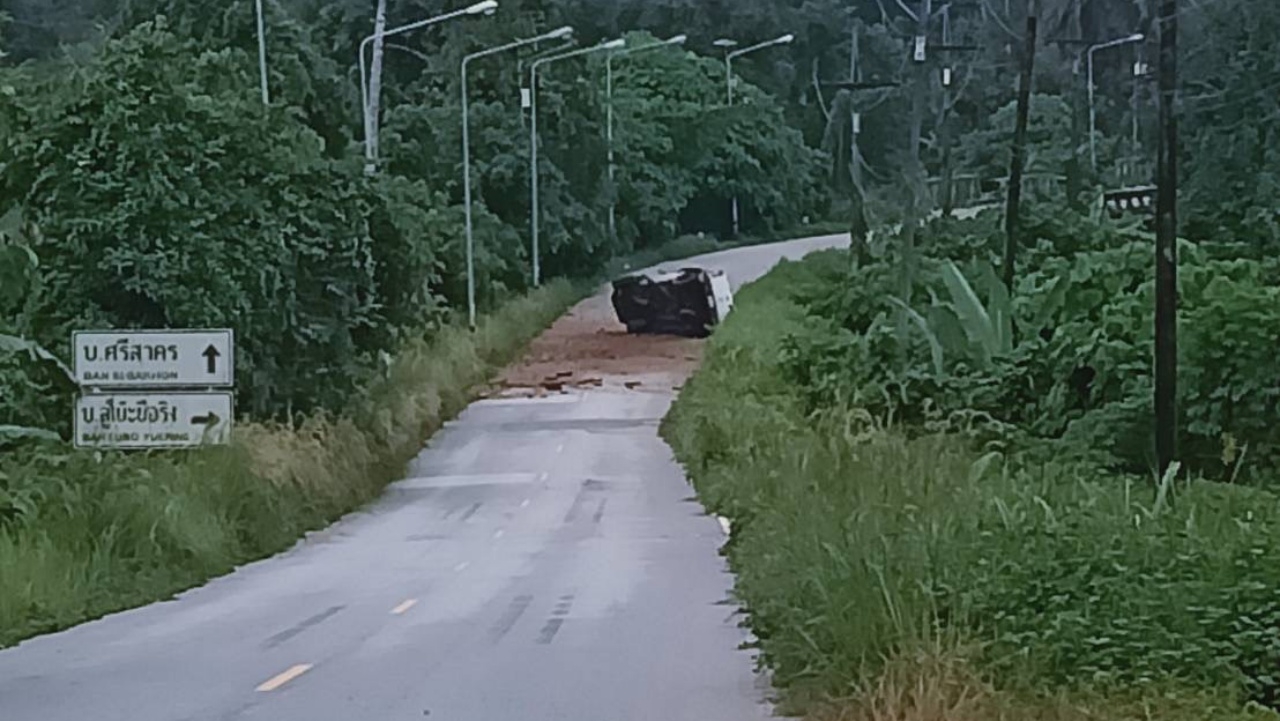 ลอบวางระเบิดที่นราฯ ครู ตชด. เจ้าของรางวัลผู้ปิดทองหลังพระ ดับพร้อมลูก